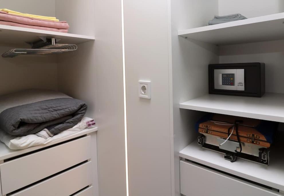 Unique Central 1 Bedroom Flat ソフィア エクステリア 写真